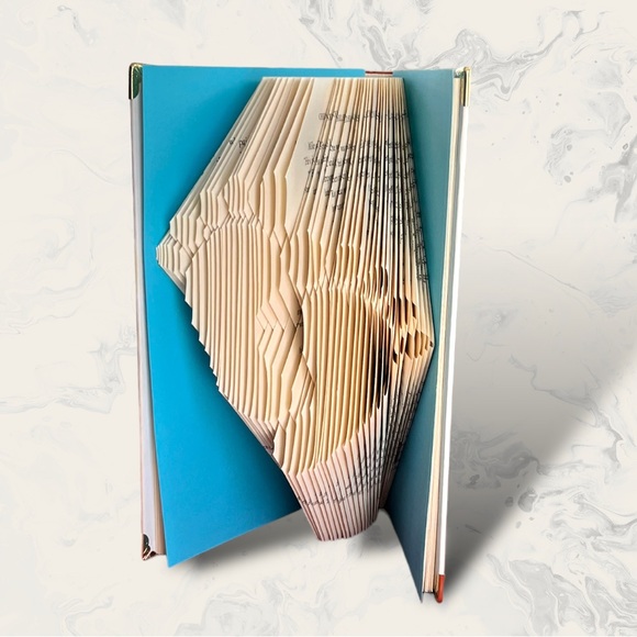 𝑯𝒂𝒏𝒅𝒎𝒂𝒅𝒆 “Baby Feet” Book Folding 🎁 - Picture 4 of 10